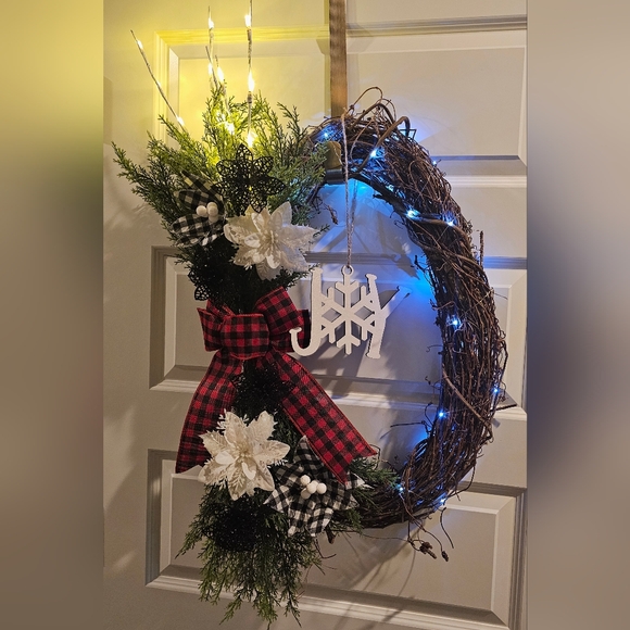 Handmade Farmhouse-style Oval Buffalo Plaid Holiday Wreath. 1 Of A Kind - Picture 7 of 9